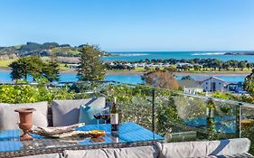 Sunshine Lookout - Raglan Holiday Home